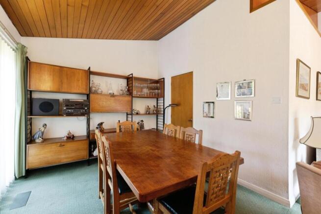 5 bed Detached for sale Image 7