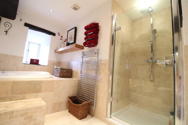 Family Bathroom..jpg