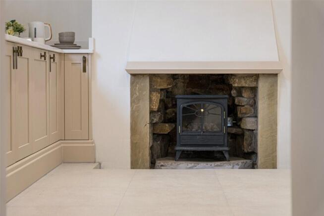 4 bed Semi-Detached for sale Image 10