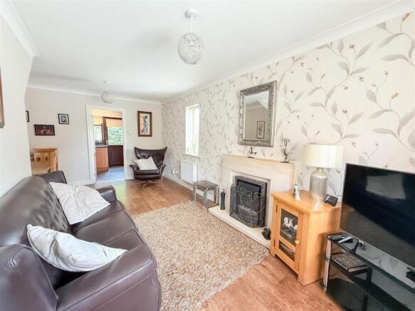 LIVING/DINING ROOM