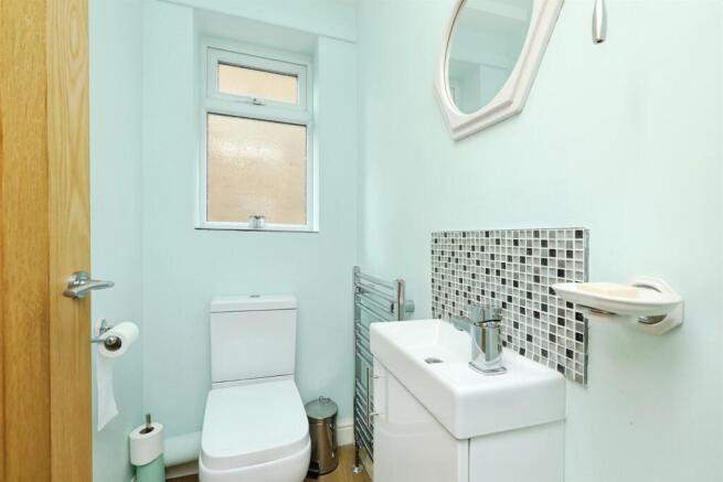 4 bed Detached for sale Image 9