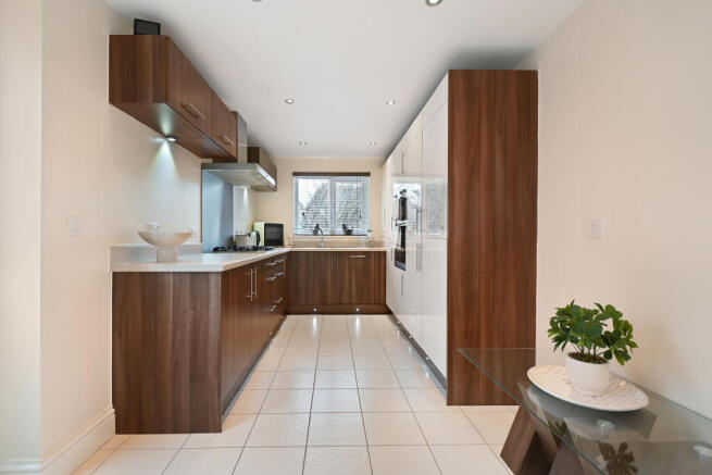 4 bed Detached for sale Image 10