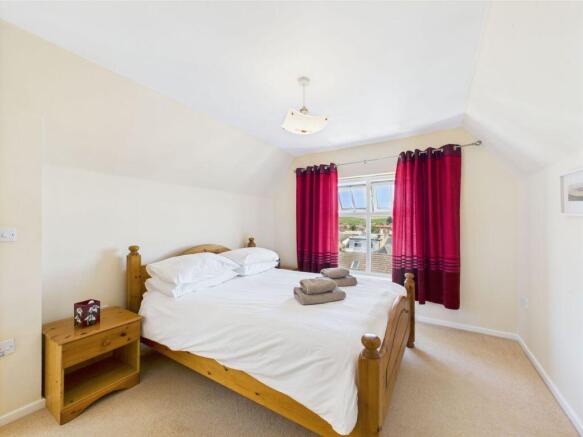 3 bed Apartment for sale Image 11
