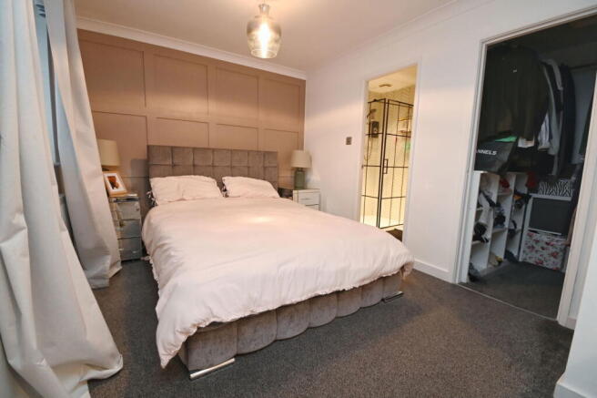 4 bed Semi-Detached for sale Image 10