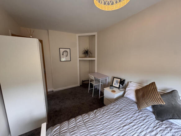 4 bed End of Terrace to rent Image 12