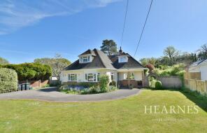 2, Crescent Walk, Ferndown BH22 8PZ