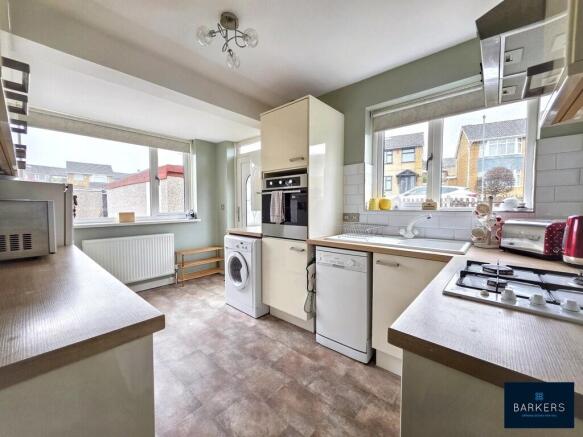 Lyndale Crescent, Heckmondwike photo 2