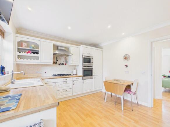 3 bed Town House for sale Image 6