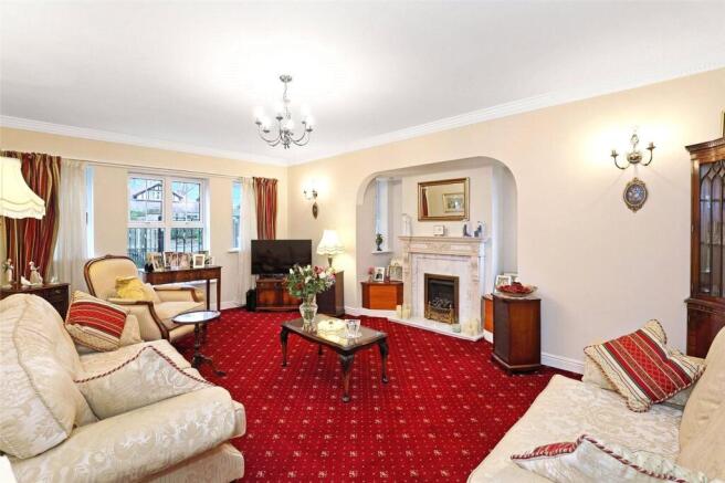 5 bed Detached for sale Image 8