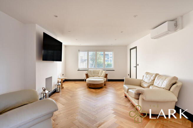 8670872-interiorW...