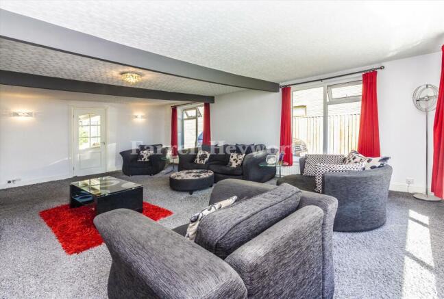 Lounge image 3