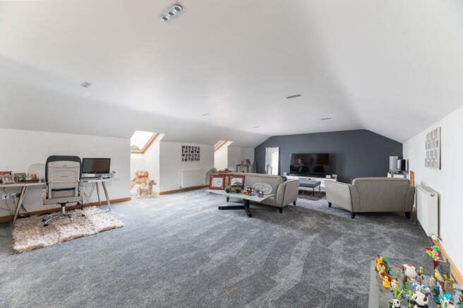 6 bed Detached for sale Image 10