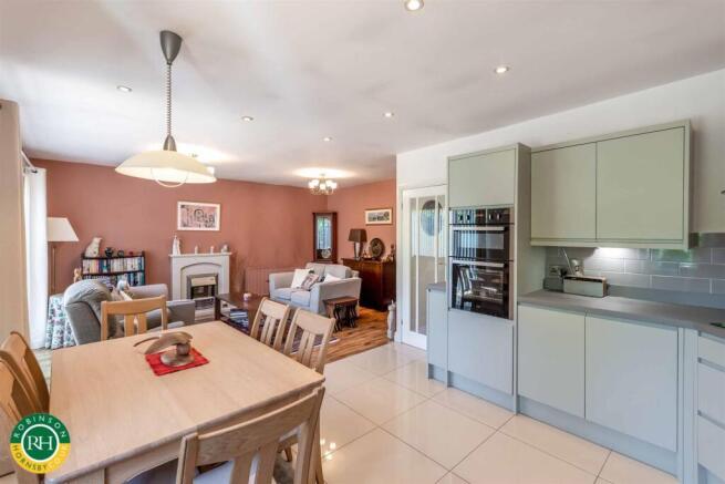 3 bed Detached Bungalow for sale Image 4