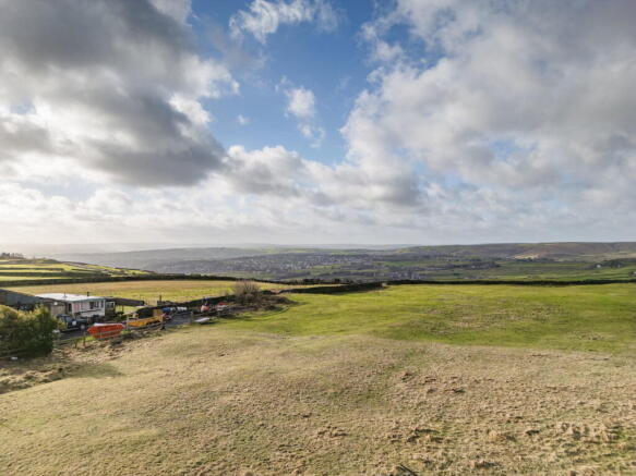 4 bed Semi-Detached Bungalow for sale Image 5