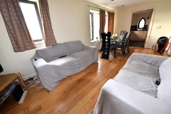 5 bed Flat to rent Image 3