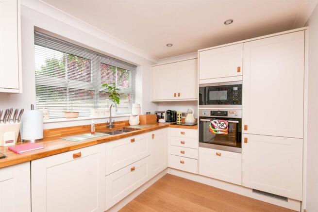 Kitchen/ Dining Room
