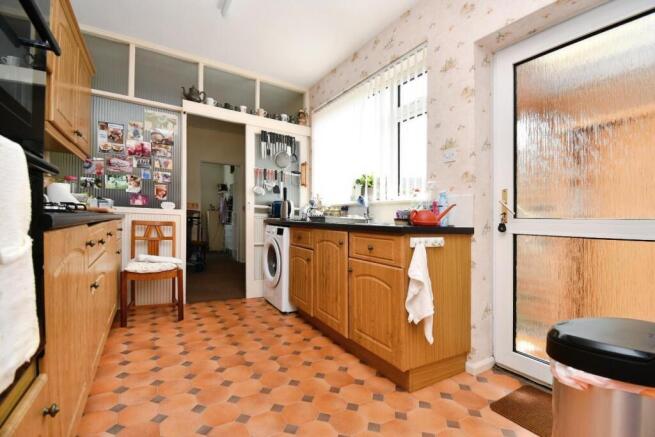 4 bed Semi-Detached Bungalow for sale Image 4
