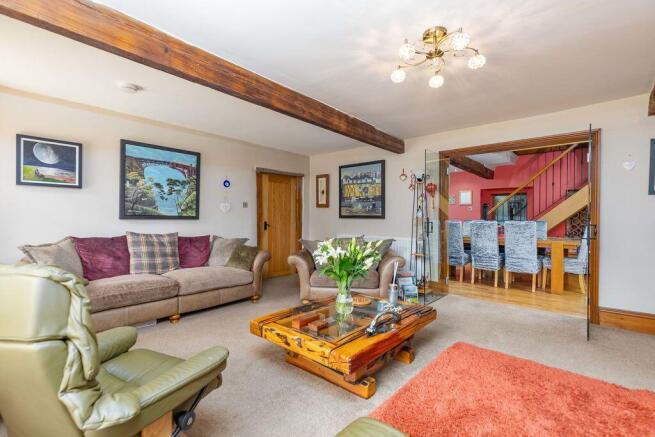 4 bed Semi-Detached for sale Image 8