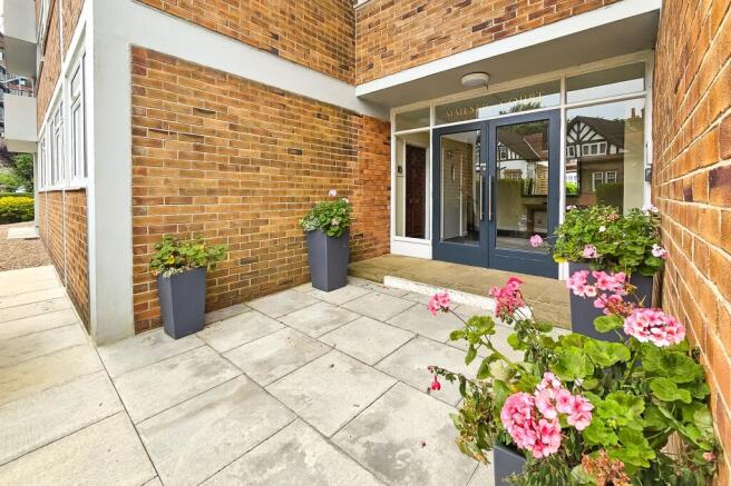 3 bed Flat for sale Image 5