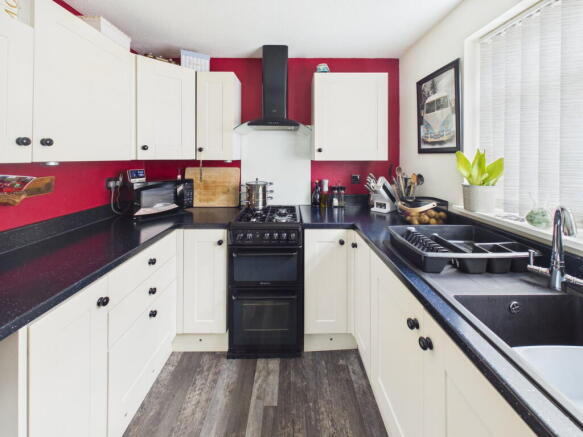 2 bed Semi-Detached Bungalow for sale Image 4