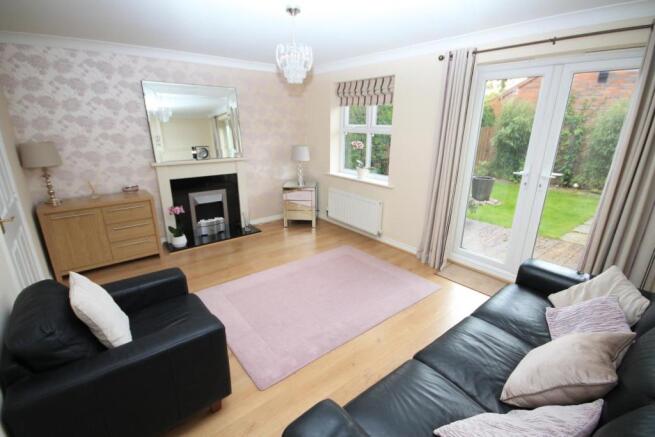 LIVING ROOM/ DINER