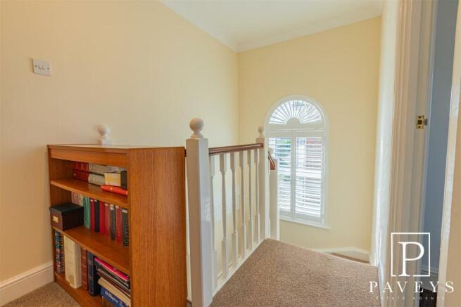 FIRST FLOOR LANDING