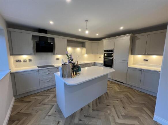 2 - Kitchen.jpg