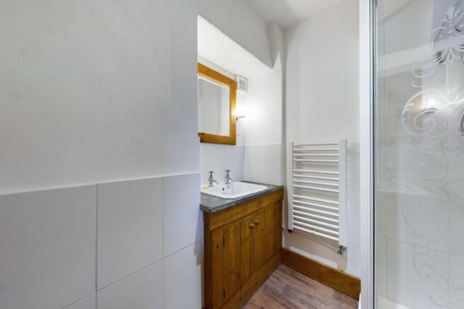 En-suite shower r...