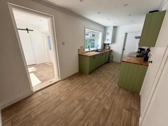3 bed Semi-Detached for sale Image 6