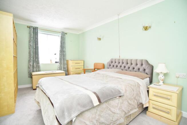 2 bed Flat for sale Image 6