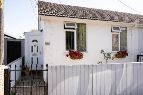 **SEMI-DETACHED BUNGALOW**Astor Crescent, SP11