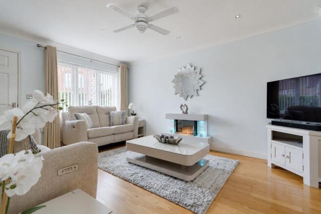Skylark Place, Royston photo 4
