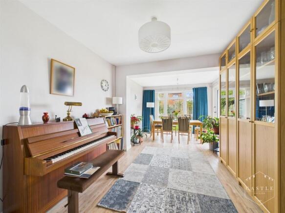 DINING ROOM/SUN ROOM