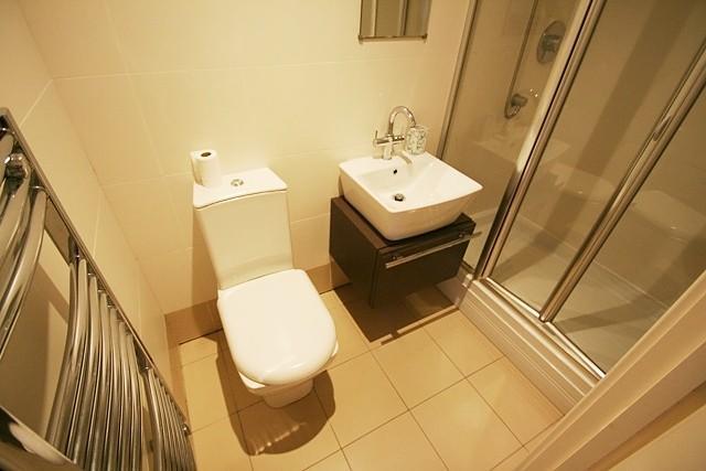 SHOWER ROOM 2