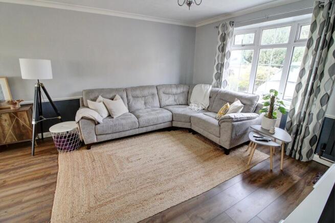 9. Lounge/Dining Room