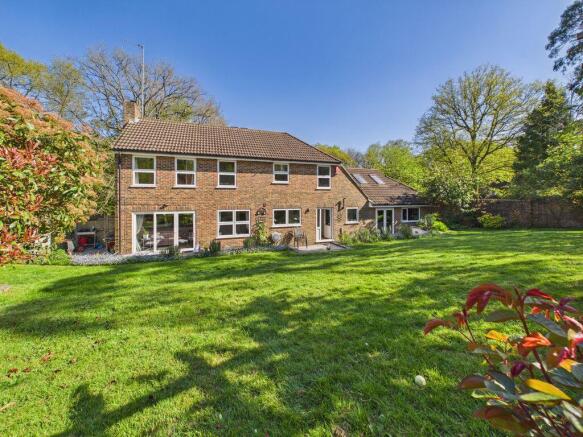 REAR ASPECT & GARDEN