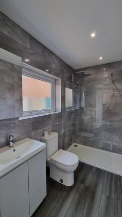 3 bed Terraced to rent Image 7