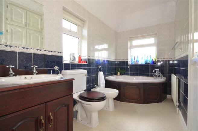 En-Suite Bathroom