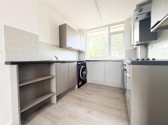2 bed Apartment to rent Image 2