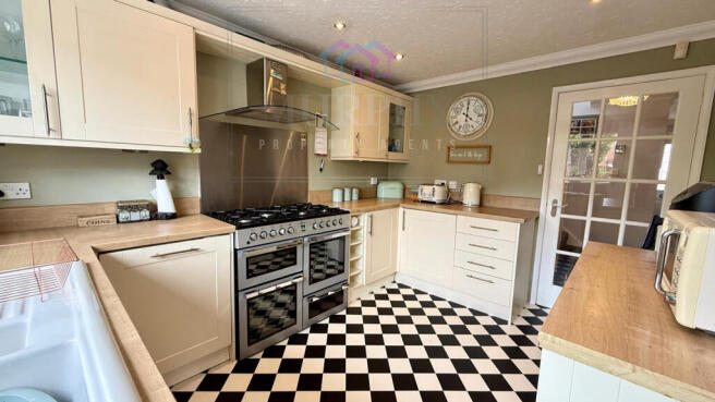 3 bed Detached for sale Image 7