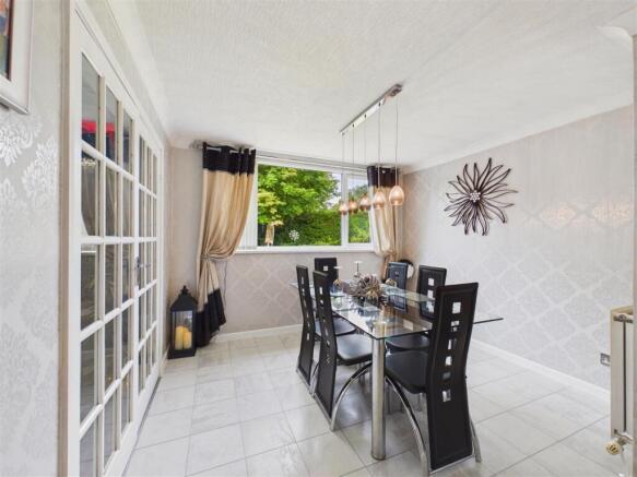 4 bed Semi-Detached for sale Image 12