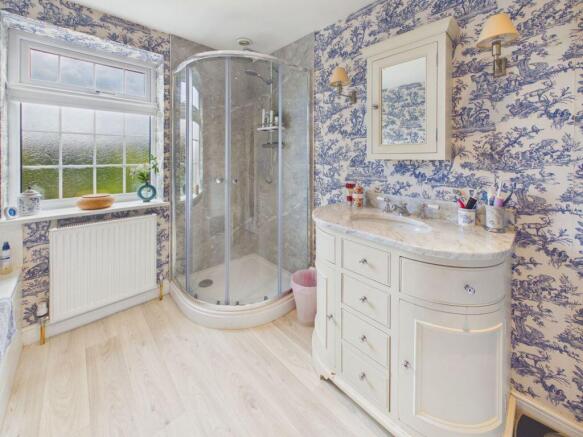 4 bed Detached for sale Image 7