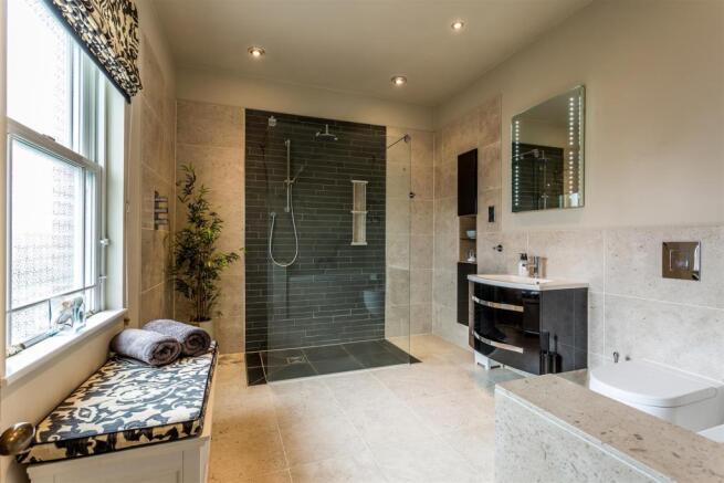 Luxury Family Bathro