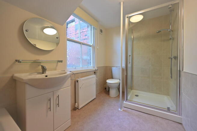 2 bed Apartment to rent Image 8
