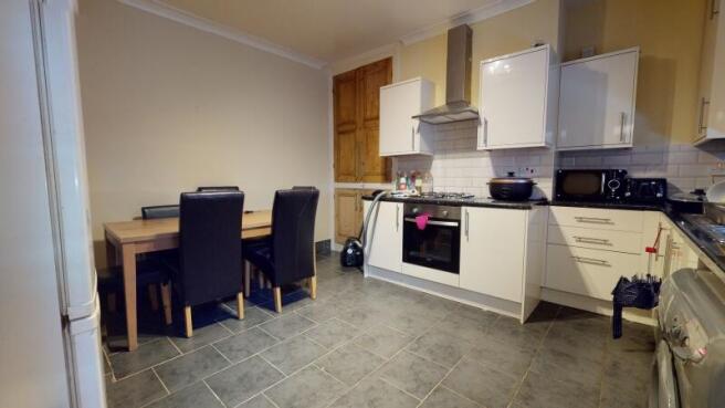 4 bed Terraced to rent Image 4