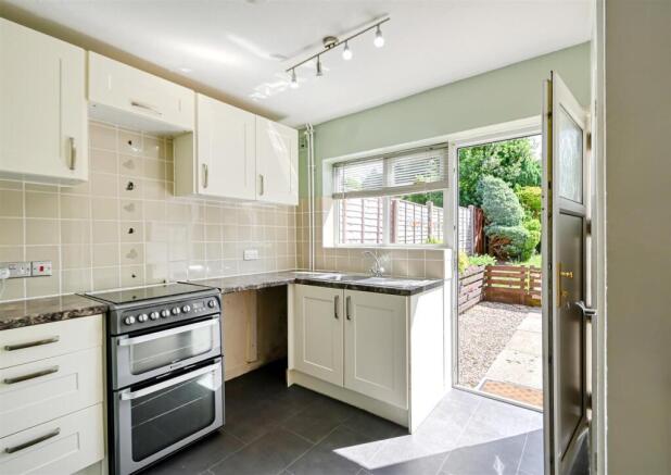 63 Lodge Lane-08.jpg