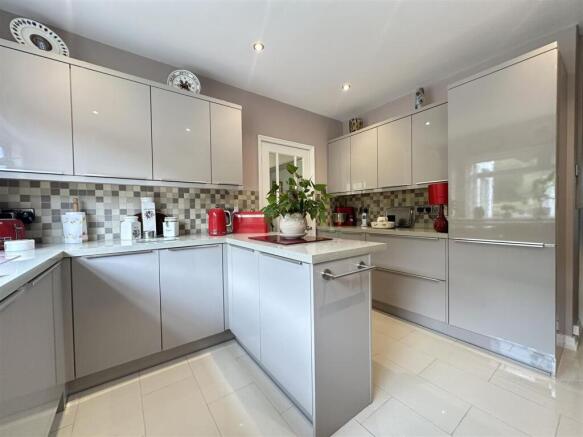 3 bed Detached for sale Image 8