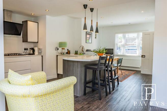 KITCHEN/DINER & FAMILY ROOM