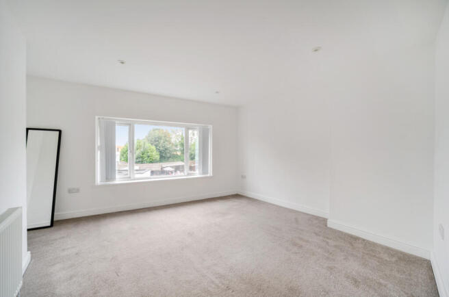 3 bed Flat for sale Image 12