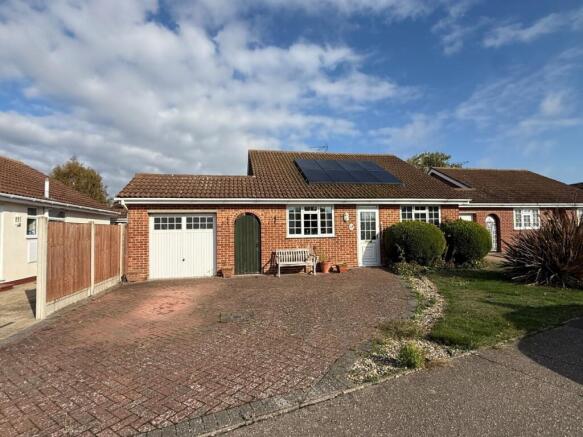 2-bed detached on Ashes Close, Walton-on-the-naze, £280,000